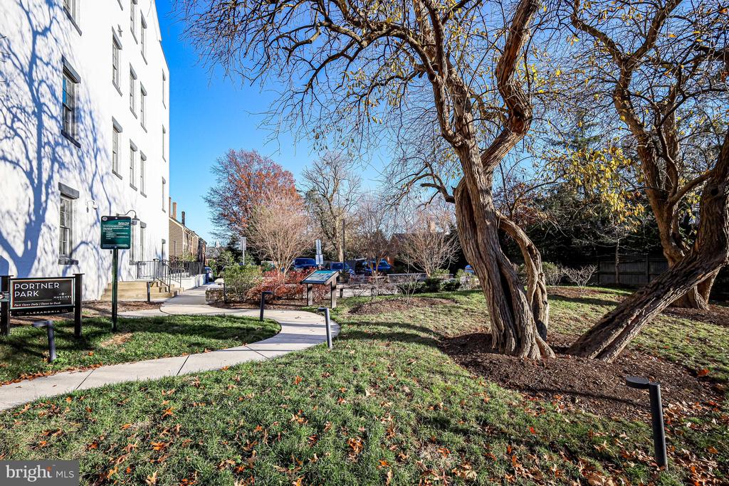 515 N Washington St #404