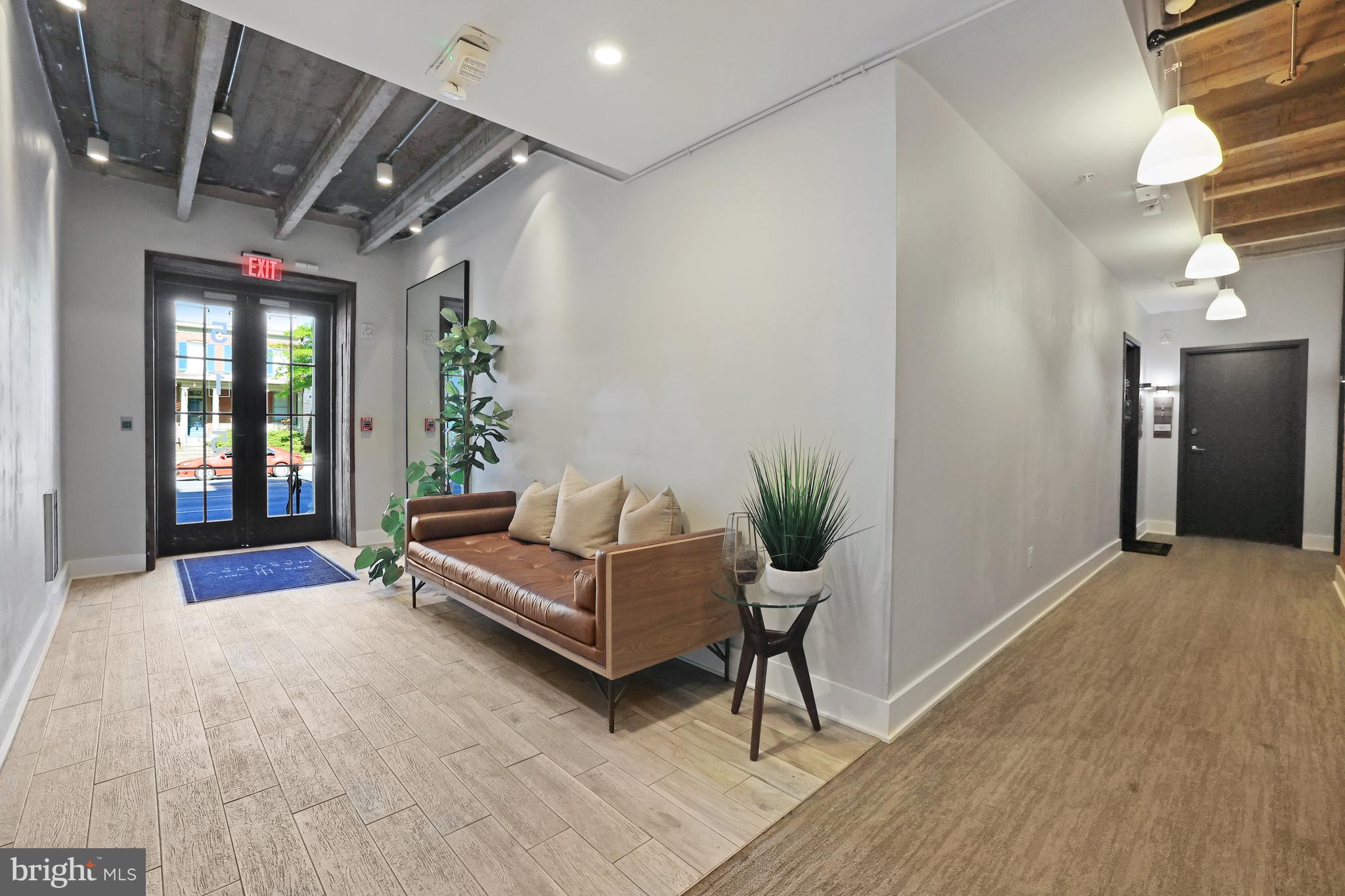 515 N Washington St #404