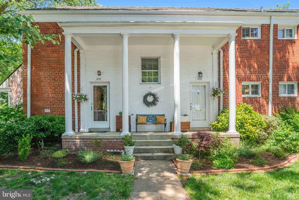 1653 Mount Eagle Pl