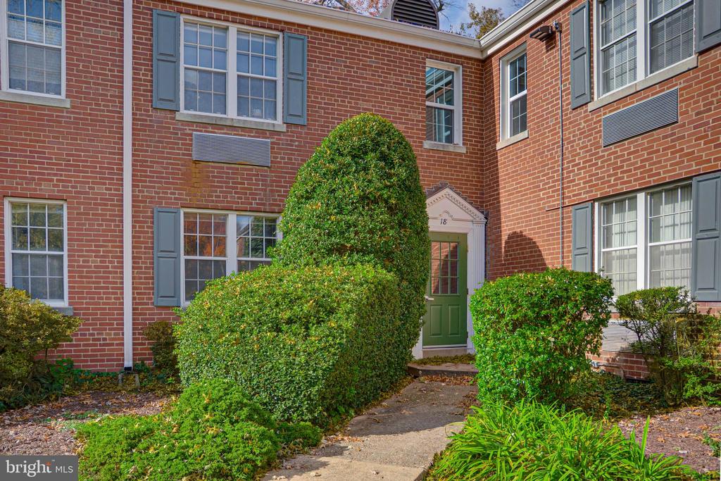 18 AUBURN COURT A