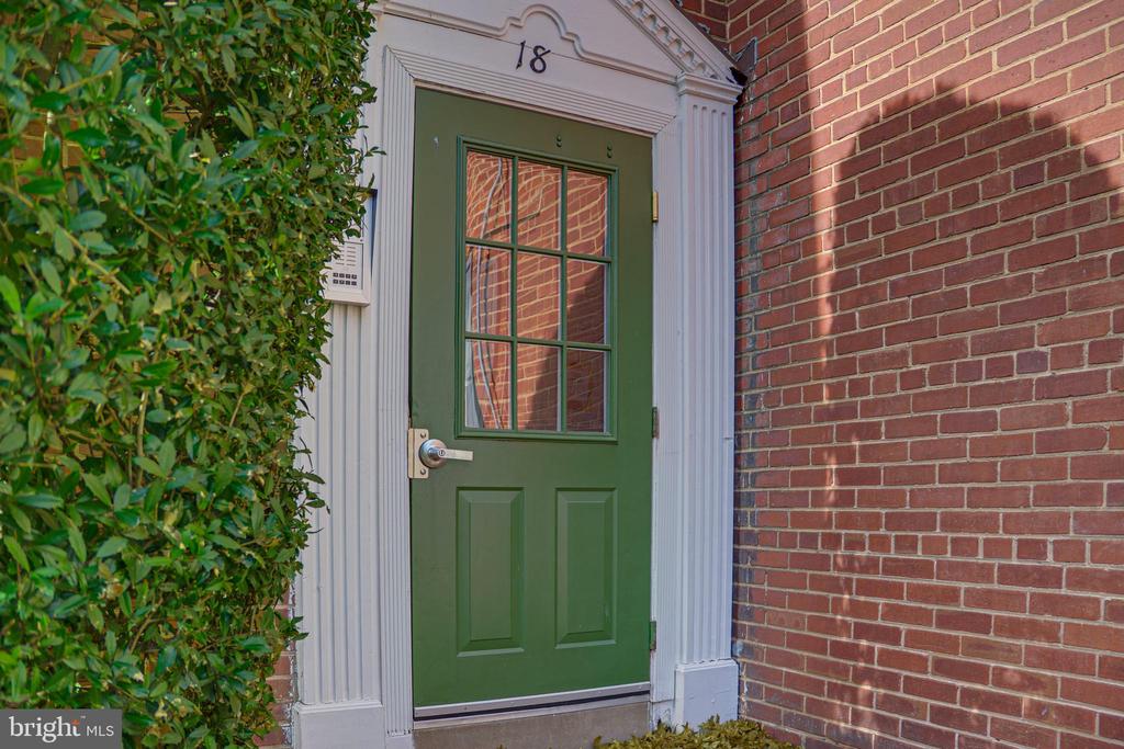 18 AUBURN COURT A