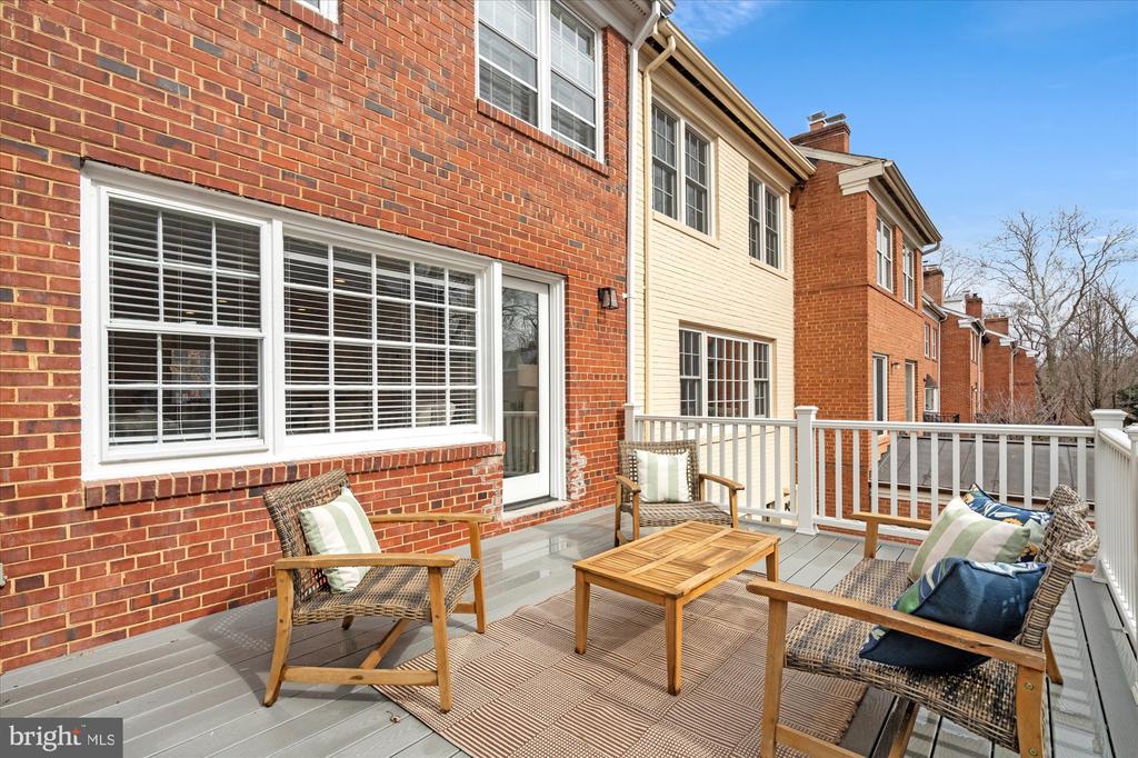 222 GREEN STREET