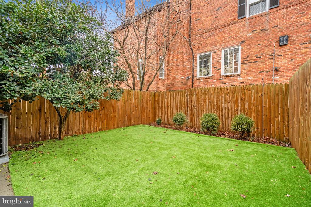 222 GREEN STREET
