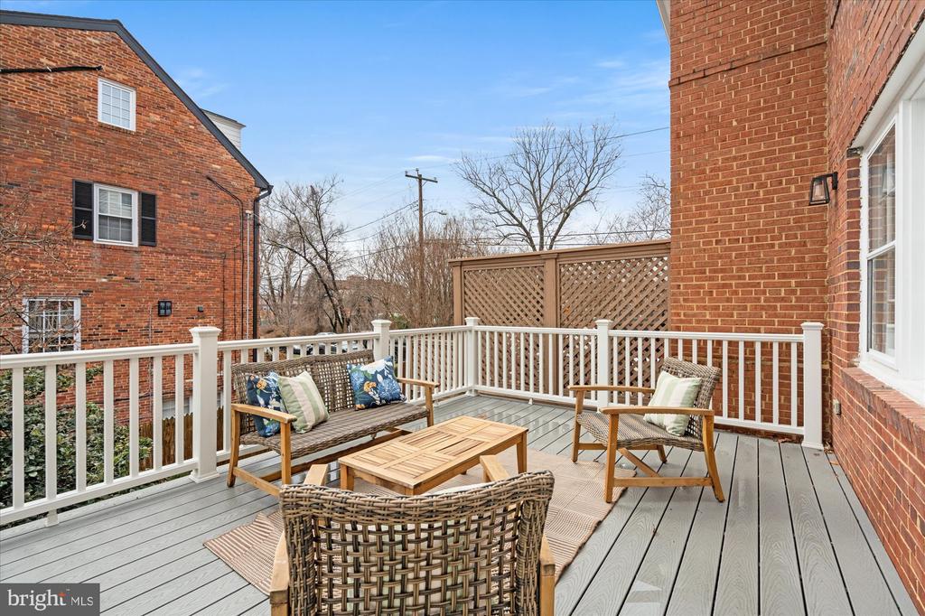 222 GREEN STREET