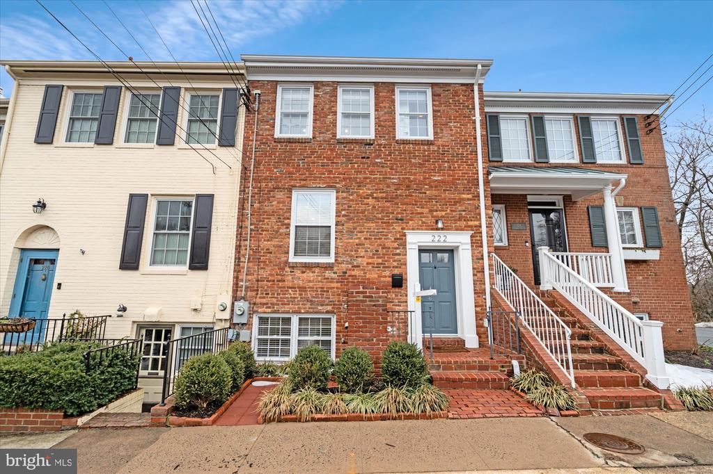 222 GREEN STREET