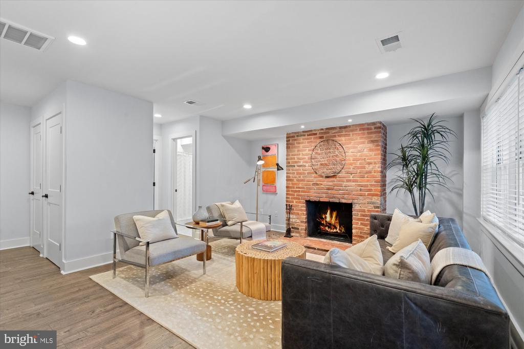222 GREEN STREET