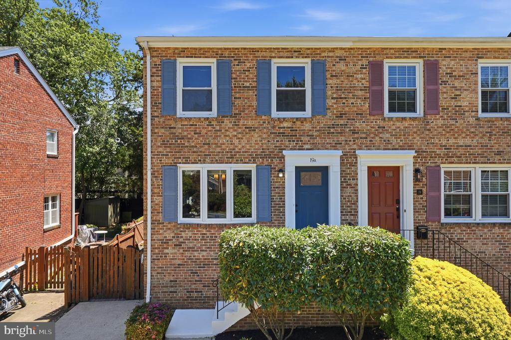19 E MYRTLE STREET Unit: A