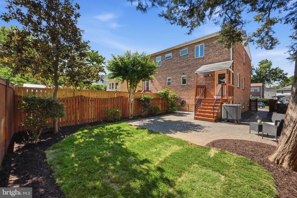19 E MYRTLE STREET Unit: A