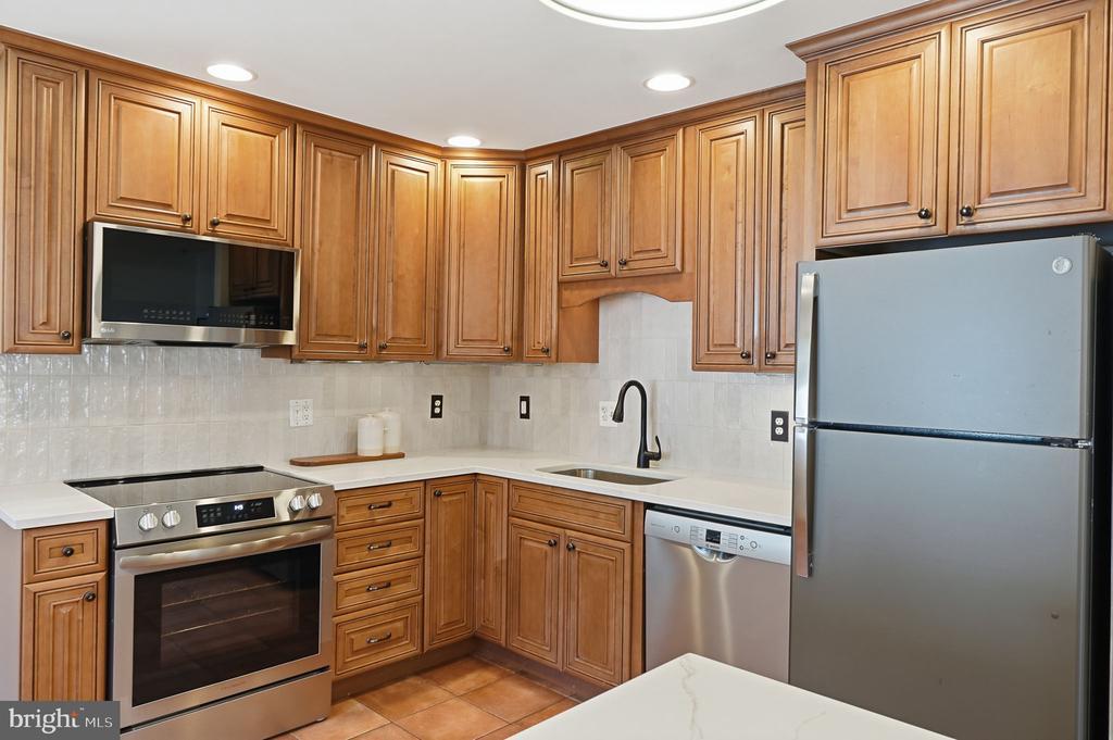 19 E MYRTLE STREET Unit: A