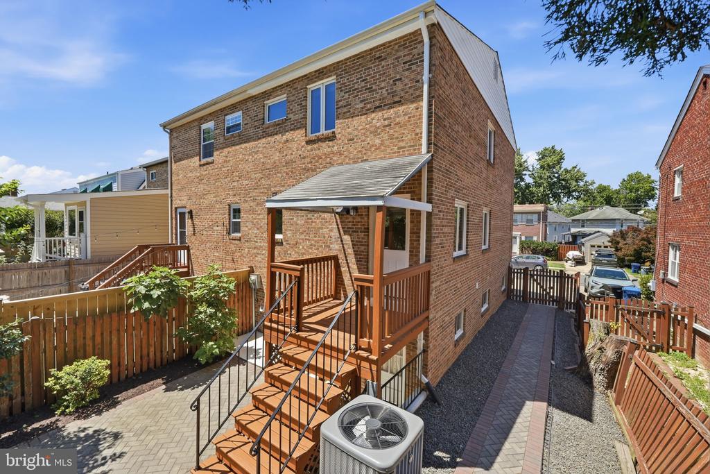 19 E MYRTLE STREET Unit: A