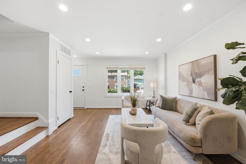 19 E MYRTLE STREET Unit: A