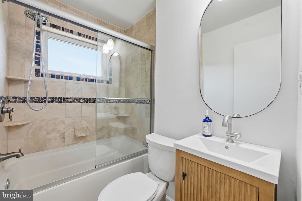 19 E MYRTLE STREET Unit: A