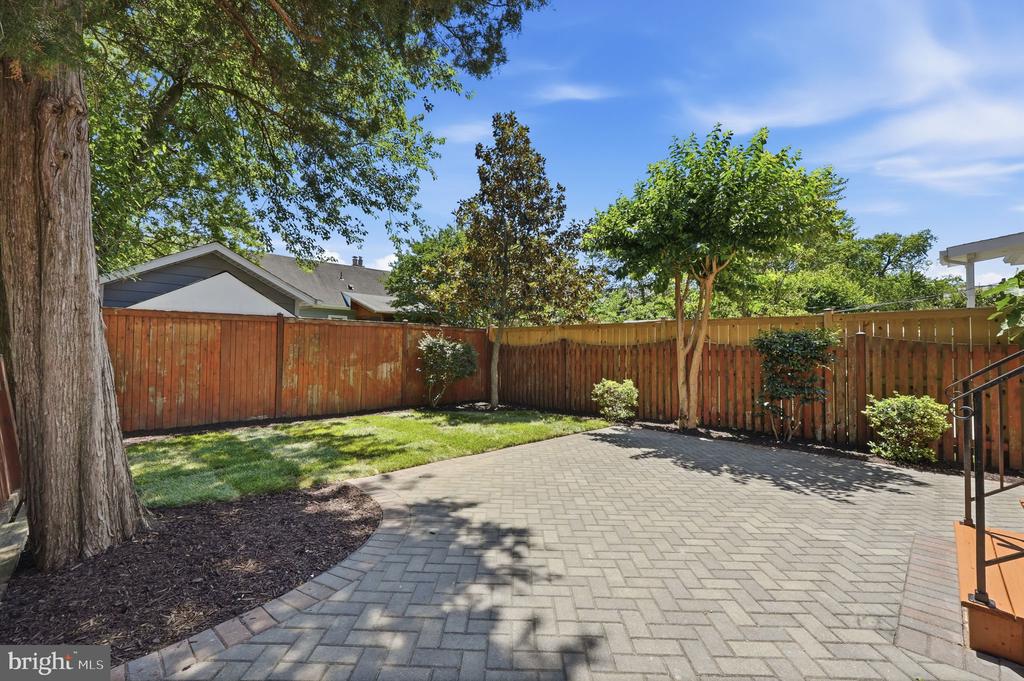 19 E MYRTLE STREET Unit: A