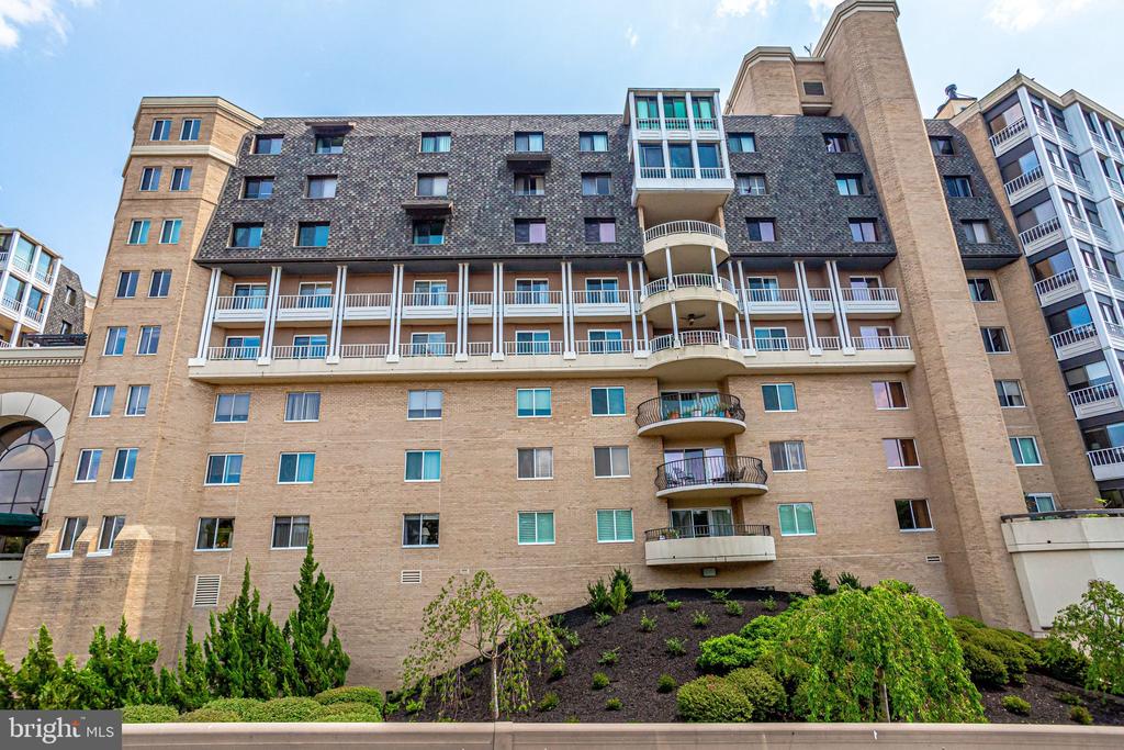 1250 S WASHINGTON STREET Unit: 703