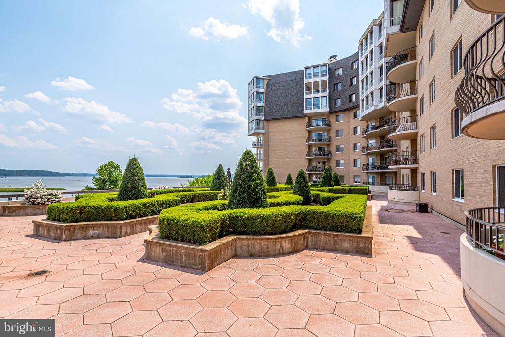 1250 S WASHINGTON STREET Unit: 703