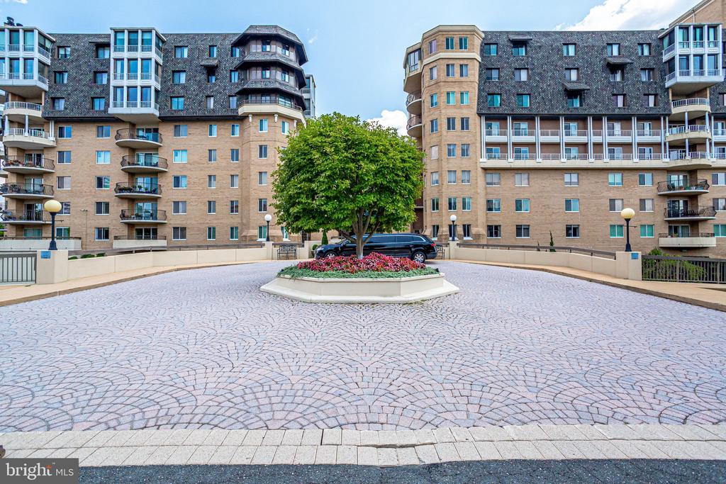 1250 S WASHINGTON STREET Unit: 703