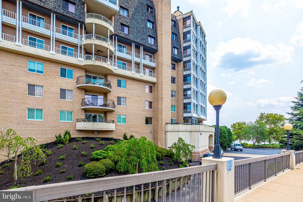 1250 S WASHINGTON STREET Unit: 703