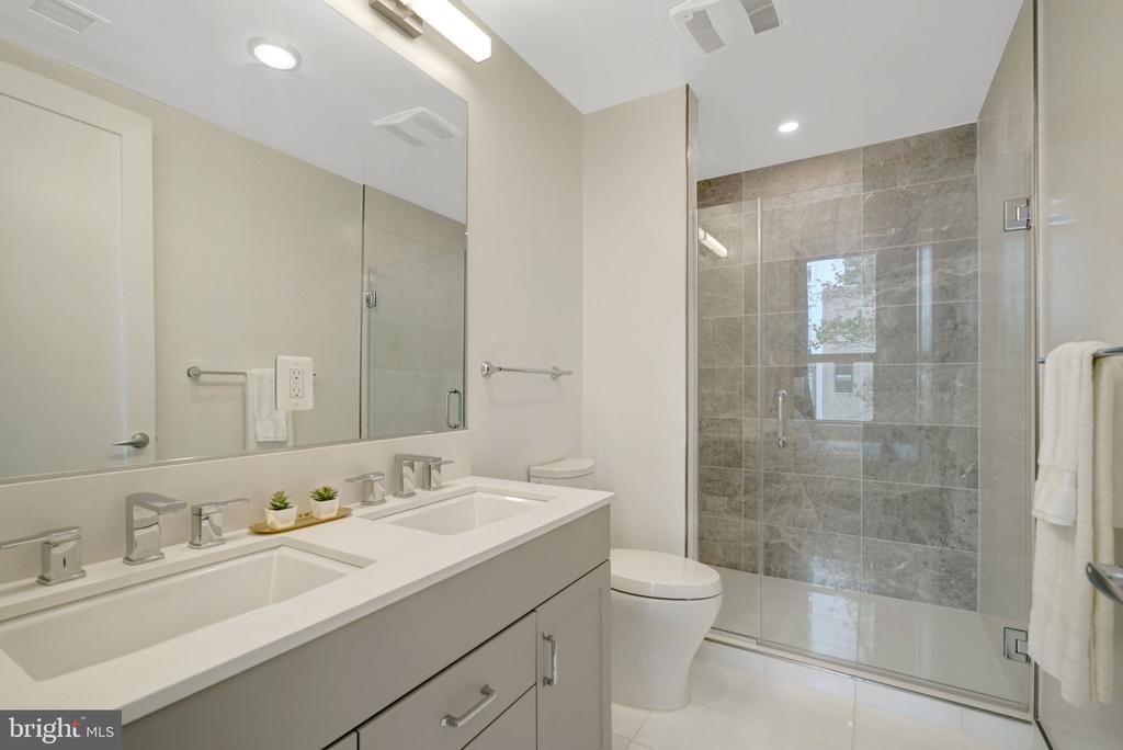 801 N FAIRFAX STREET Unit: 212