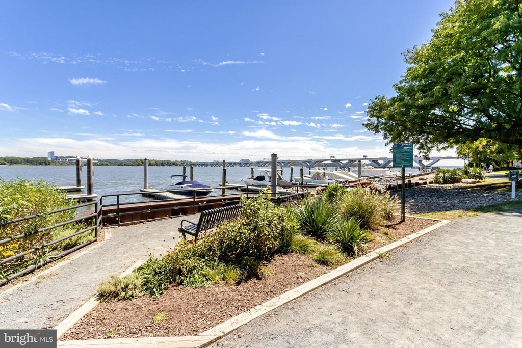 801 N FAIRFAX STREET Unit: 212