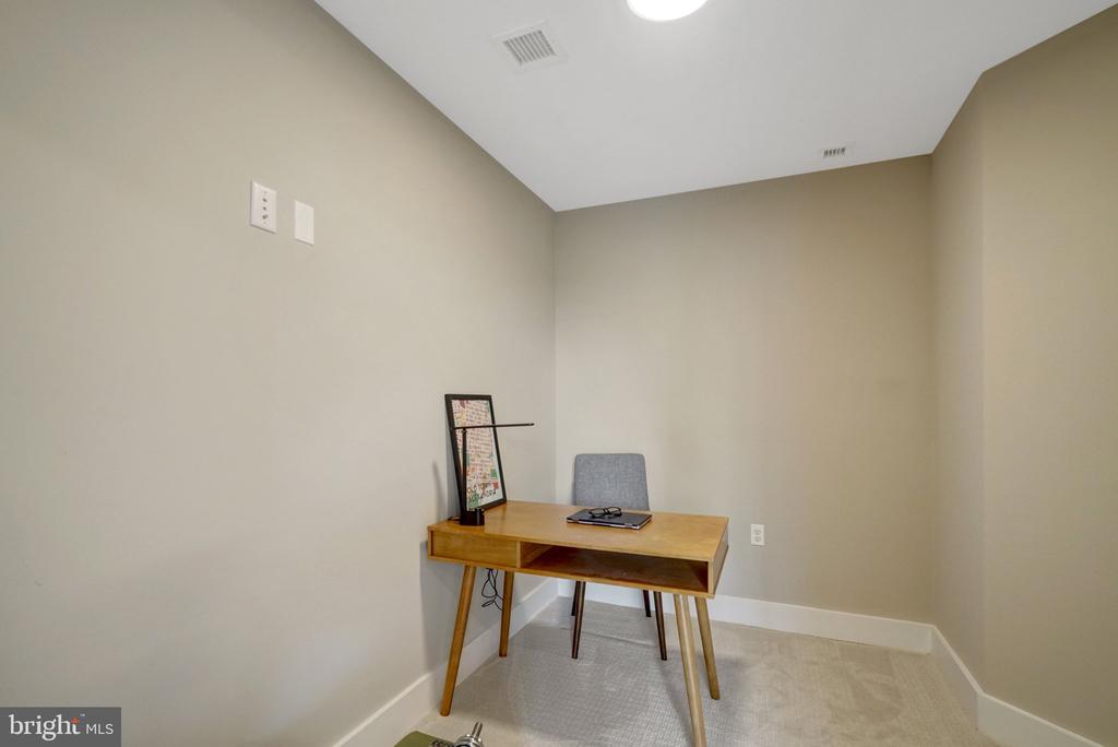 801 N FAIRFAX STREET Unit: 212