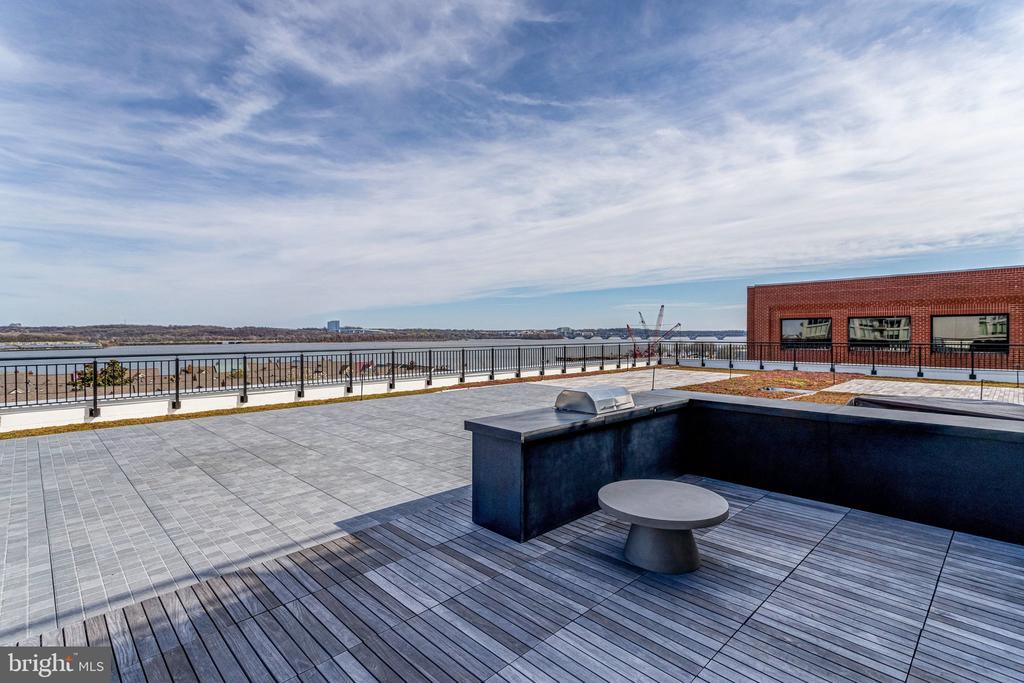 801 N FAIRFAX STREET Unit: 212
