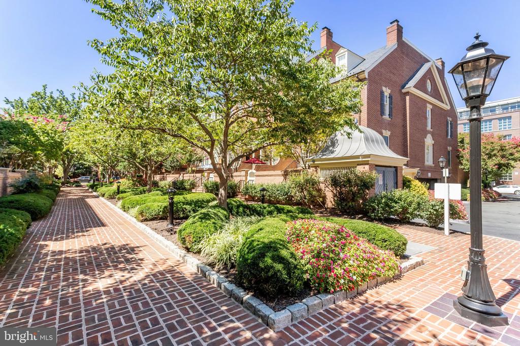 801 N FAIRFAX STREET Unit: 212