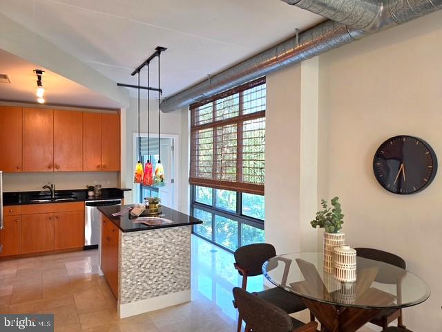 520 JOHN CARLYLE STREET Unit: 343