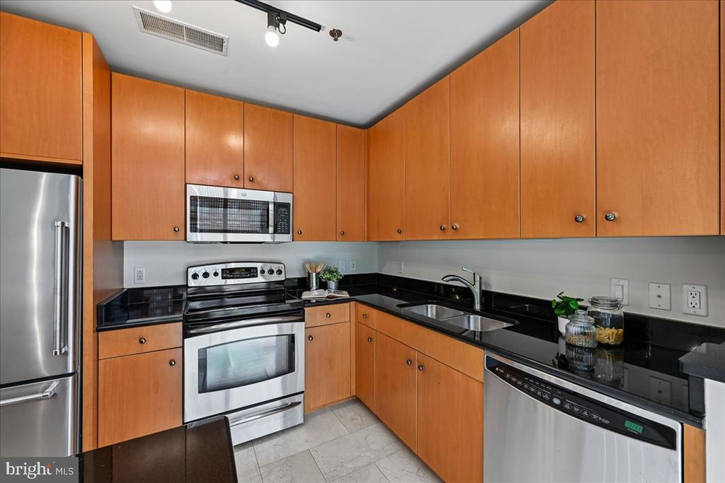 520 JOHN CARLYLE STREET Unit: 343