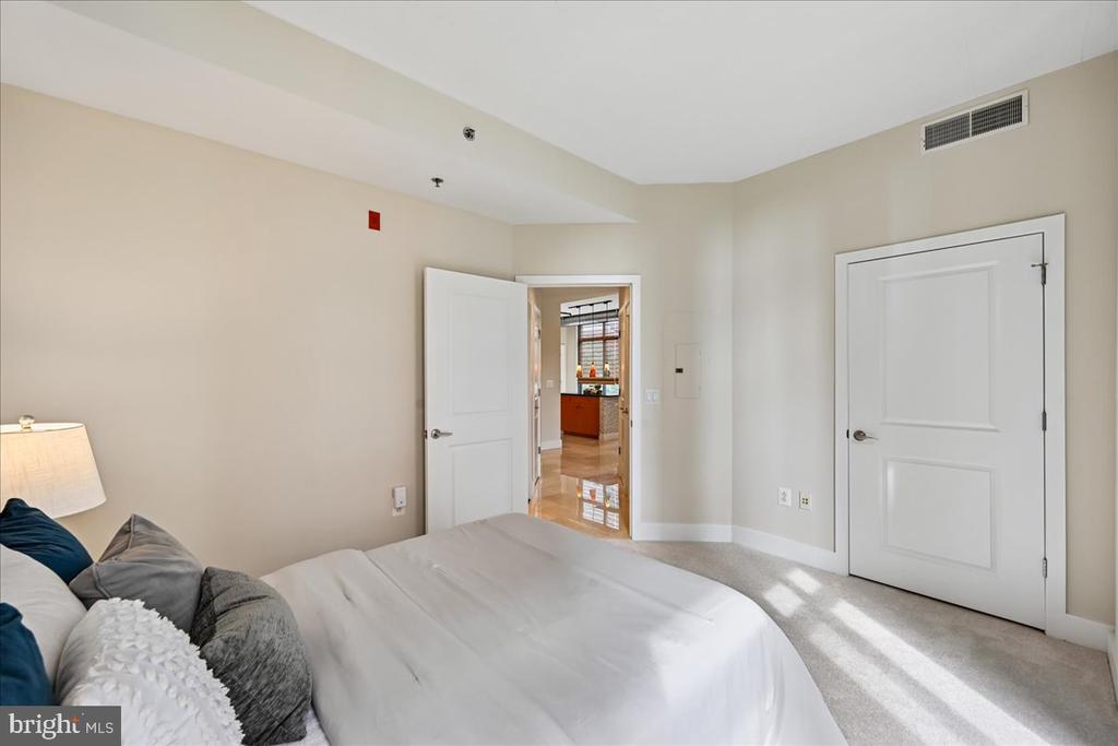 520 JOHN CARLYLE STREET Unit: 343