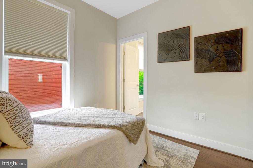 603 E ALEXANDRIA AVENUE