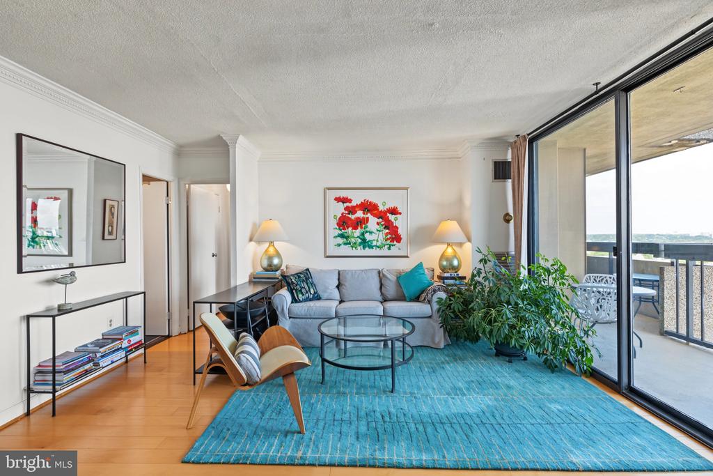 400 MADISON STREET Unit: 1605