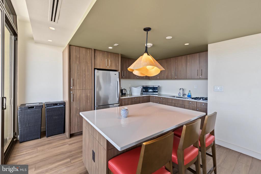 400 MADISON STREET Unit: 1605