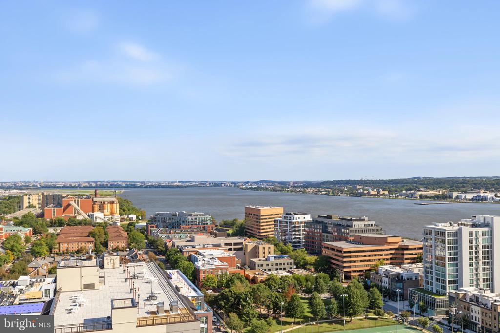 400 MADISON STREET Unit: 1605