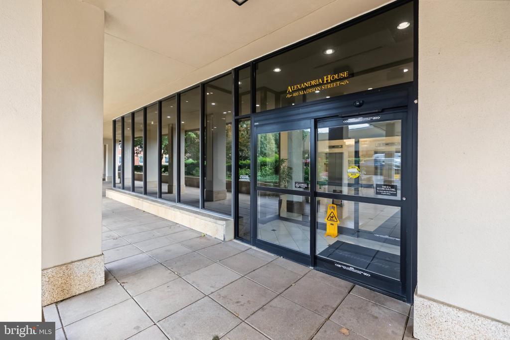 400 MADISON STREET Unit: 1605