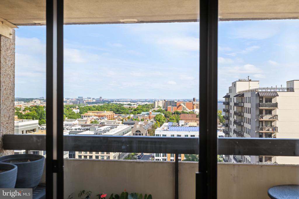 400 MADISON STREET Unit: 1605
