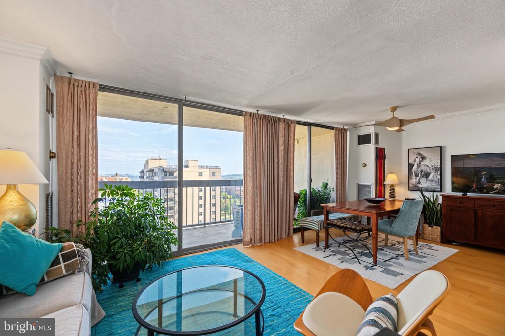 400 MADISON STREET Unit: 1605