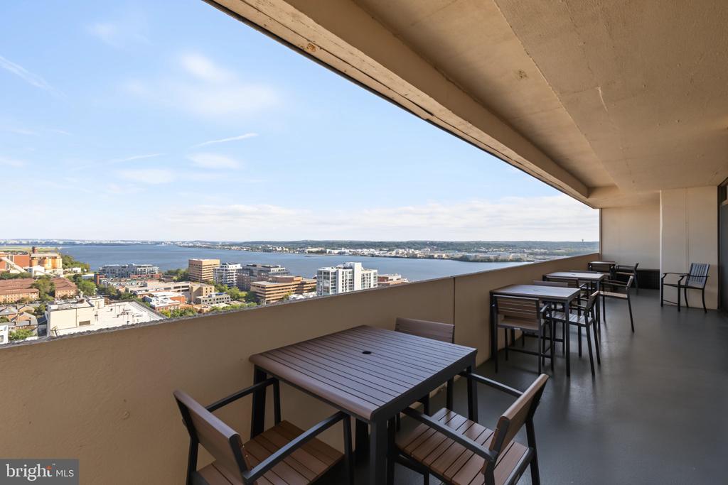 400 MADISON STREET Unit: 1605