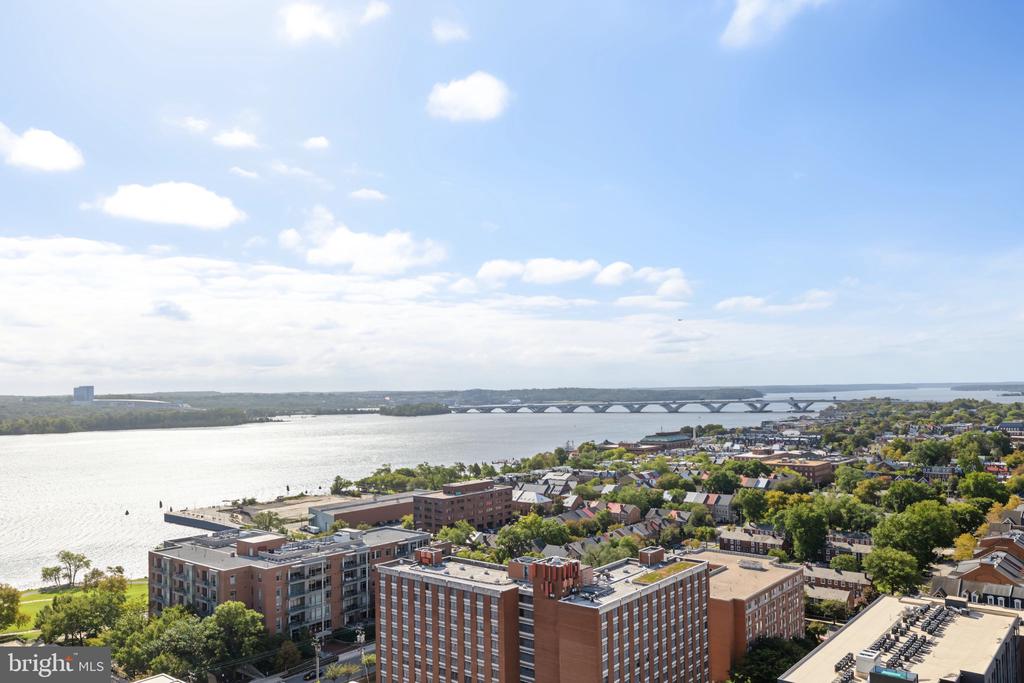 400 MADISON STREET Unit: 1605