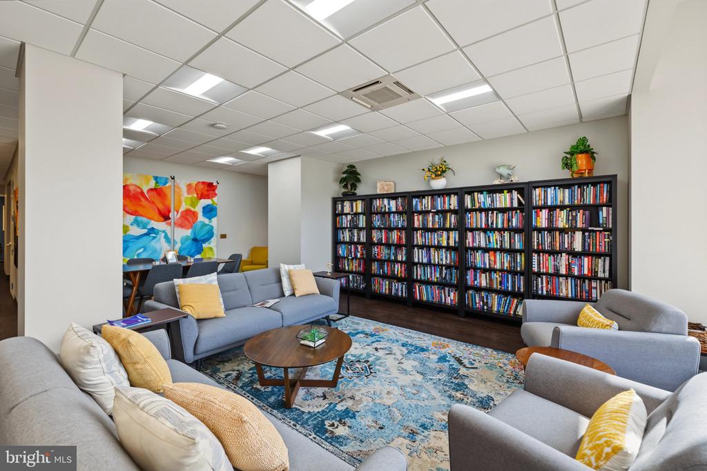 400 MADISON STREET Unit: 1605