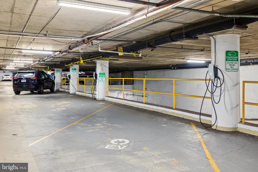 400 MADISON STREET Unit: 1605