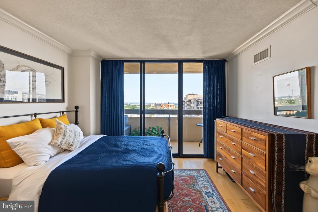 400 MADISON STREET Unit: 1605