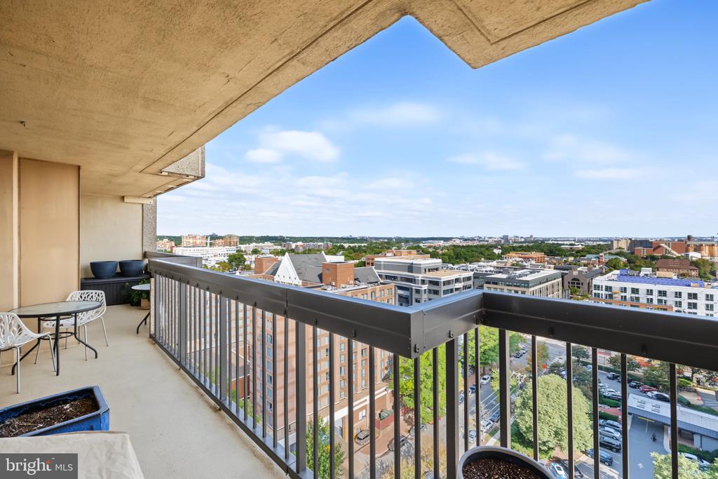 400 MADISON STREET Unit: 1605