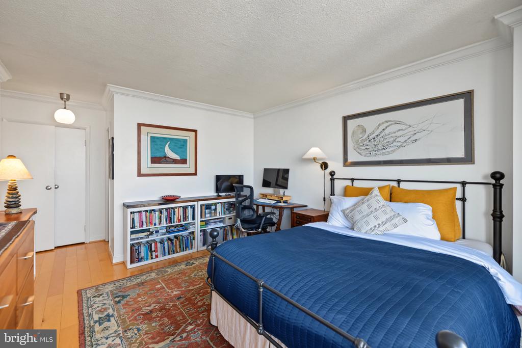 400 MADISON STREET Unit: 1605