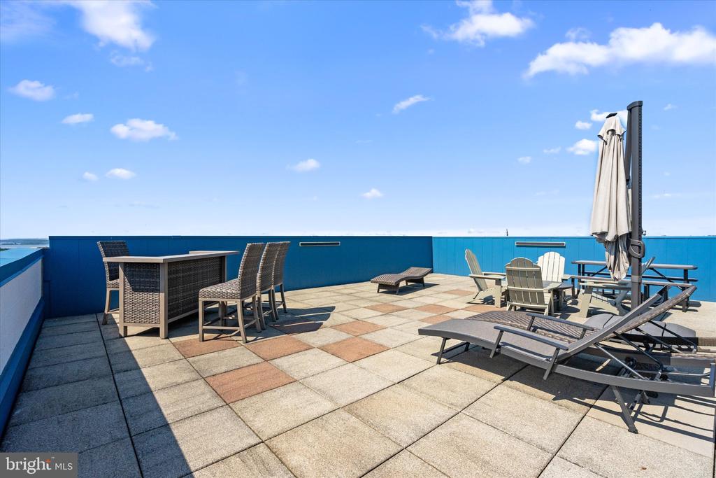 400 MADISON STREET Unit: 1605