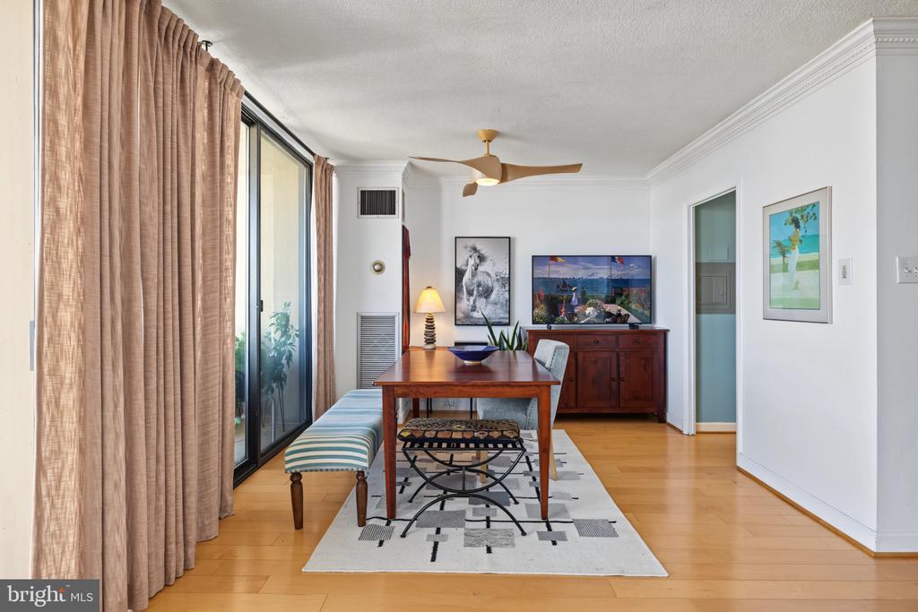 400 MADISON STREET Unit: 1605