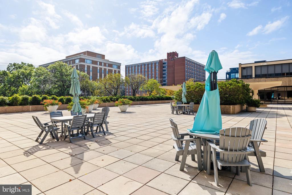 400 MADISON STREET Unit: 1605