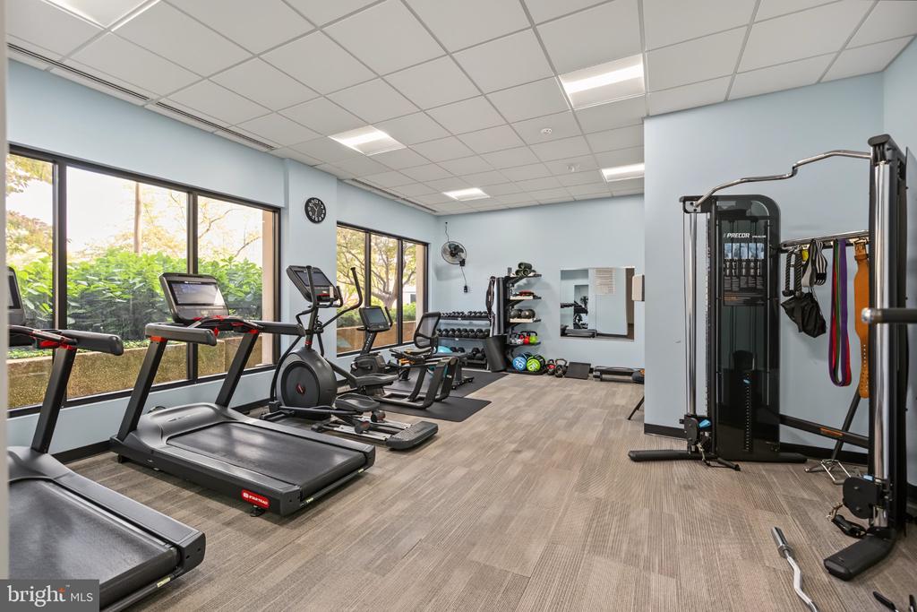 400 MADISON STREET Unit: 1605