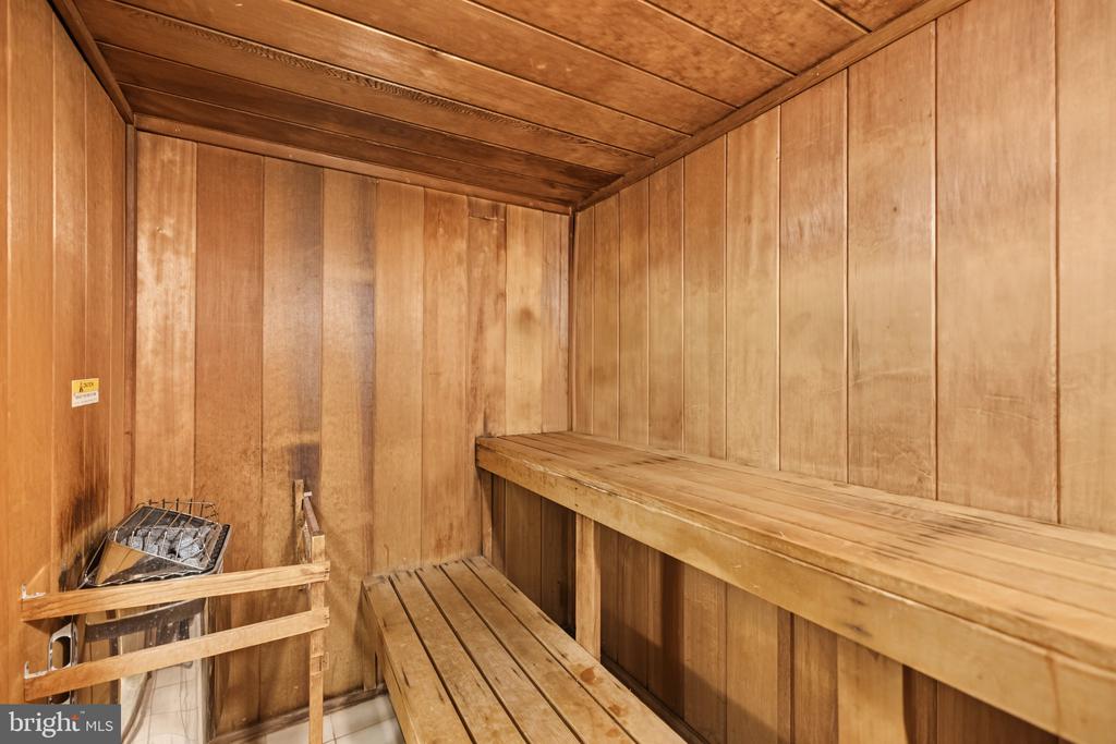 400 MADISON STREET Unit: 1605