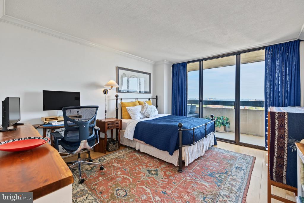 400 MADISON STREET Unit: 1605