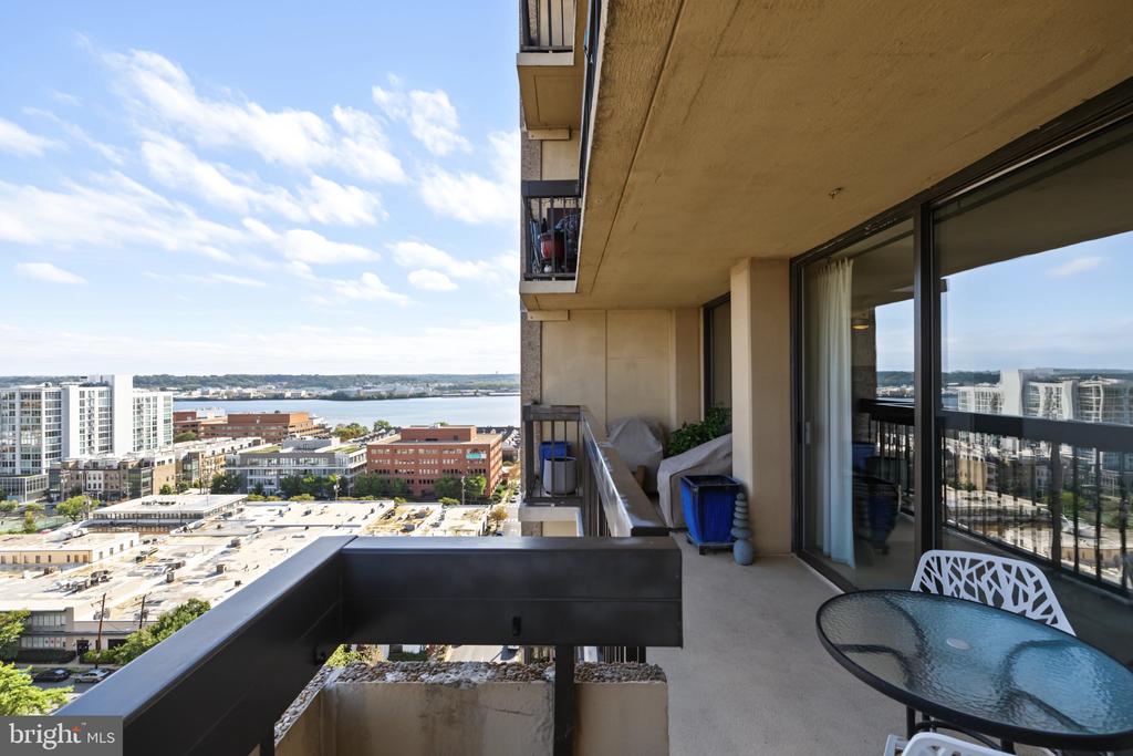 400 MADISON STREET Unit: 1605